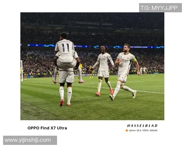 足球明星的全身照片展示他们的风采与魅力,感受足球场上的激情与荣耀 足球明星的全身照片展示他们的风采与魅力,感受足球场上的激情与荣耀