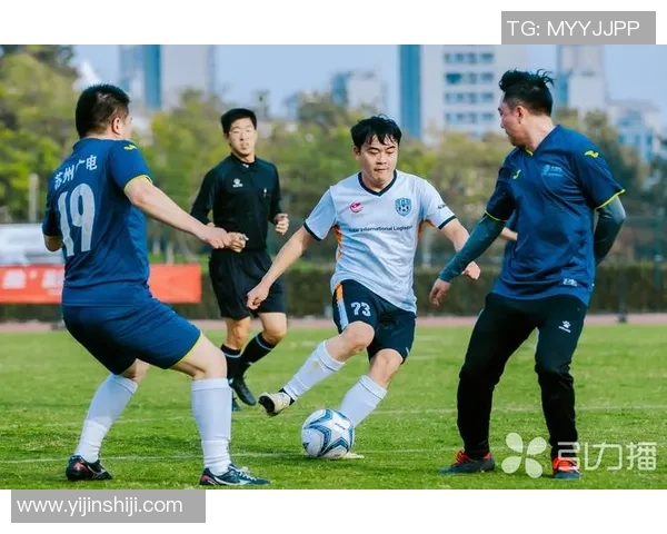 赛后分析：北京足球队与武汉足球队技术对抗的精彩瞬间与战术解读